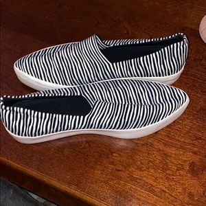 Extrafine pointed toe boots